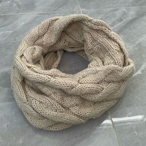 Women's Cable Knitted Infinity Scarf